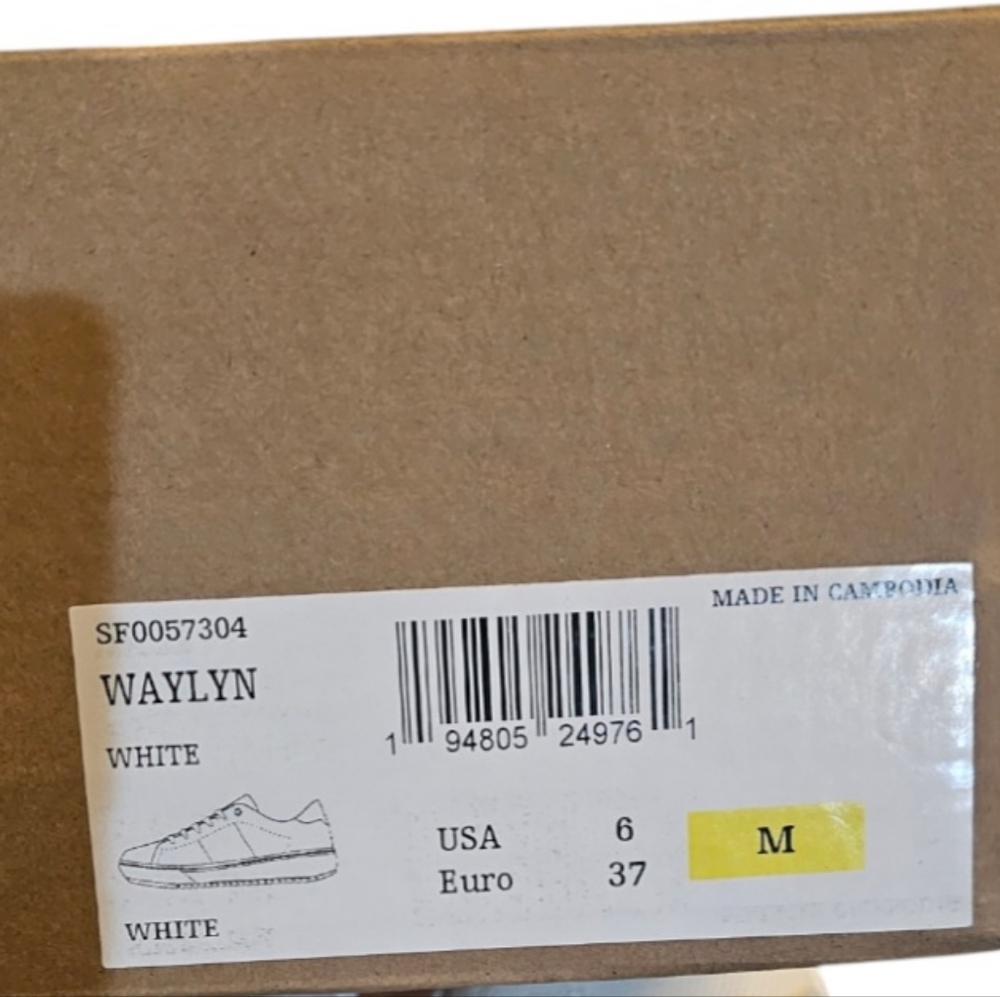 Söft Waylyn White Sneakers Size 6 NWT - Picture 9 of 9